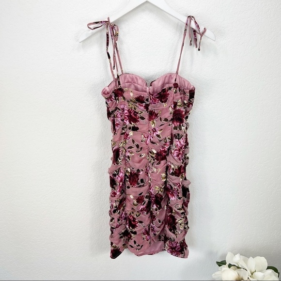 LPA Ruched Dress With Ties in Roses On
Roses Pink Floral Revolve Size Small S - Picture 7 of 9